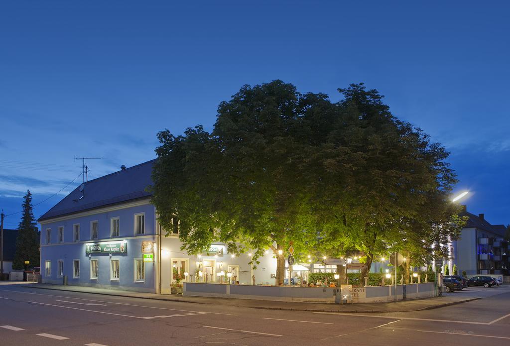 Hotel Blauer Karpfen โอเบอร์ชเลสไฮม์ ภายนอก รูปภาพ