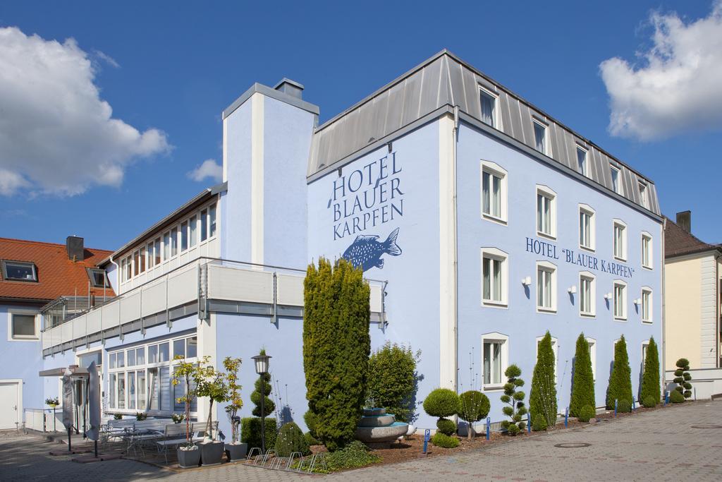 Hotel Blauer Karpfen โอเบอร์ชเลสไฮม์ ภายนอก รูปภาพ