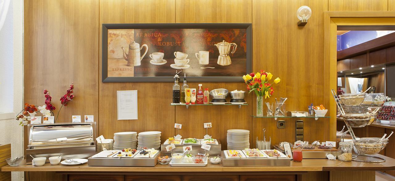Hotel Blauer Karpfen โอเบอร์ชเลสไฮม์ ภายนอก รูปภาพ