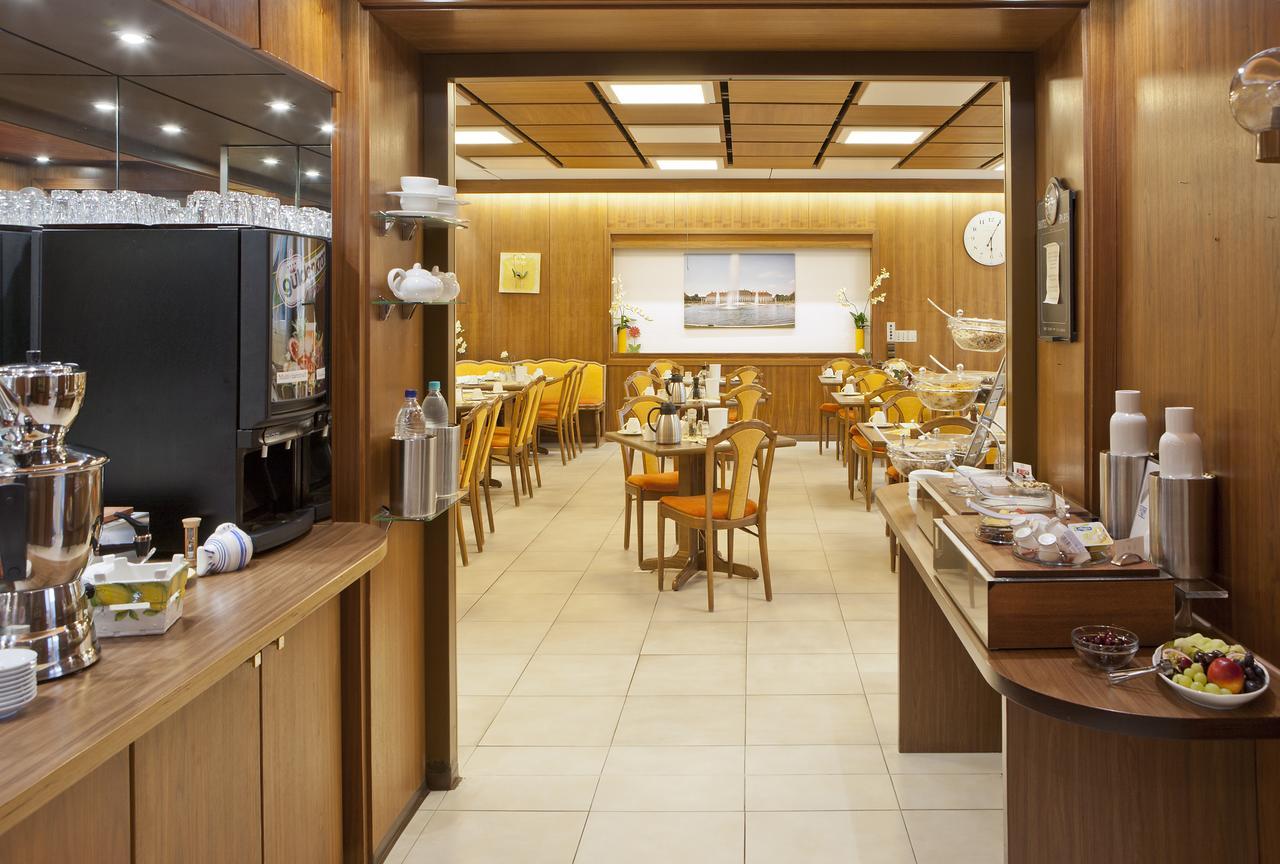 Hotel Blauer Karpfen โอเบอร์ชเลสไฮม์ ภายนอก รูปภาพ