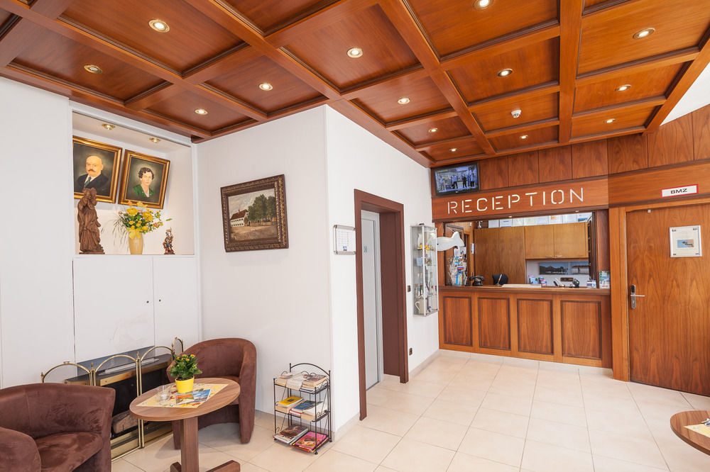Hotel Blauer Karpfen โอเบอร์ชเลสไฮม์ ภายนอก รูปภาพ