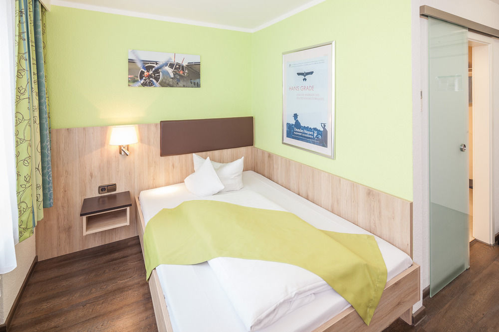 Hotel Blauer Karpfen โอเบอร์ชเลสไฮม์ ภายนอก รูปภาพ
