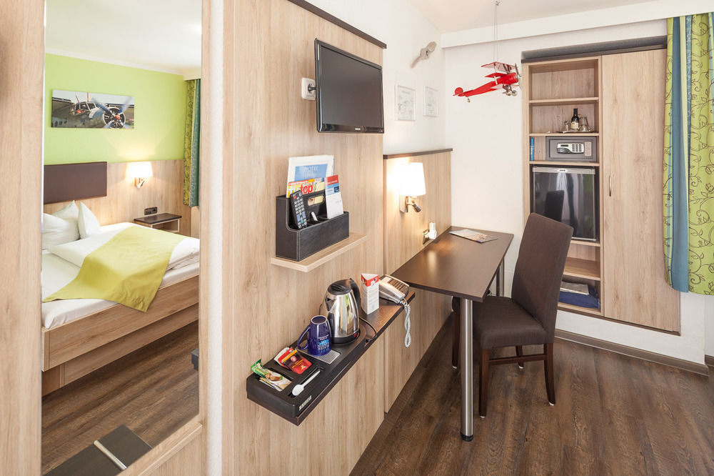 Hotel Blauer Karpfen โอเบอร์ชเลสไฮม์ ภายนอก รูปภาพ