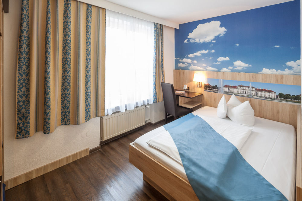 Hotel Blauer Karpfen โอเบอร์ชเลสไฮม์ ภายนอก รูปภาพ