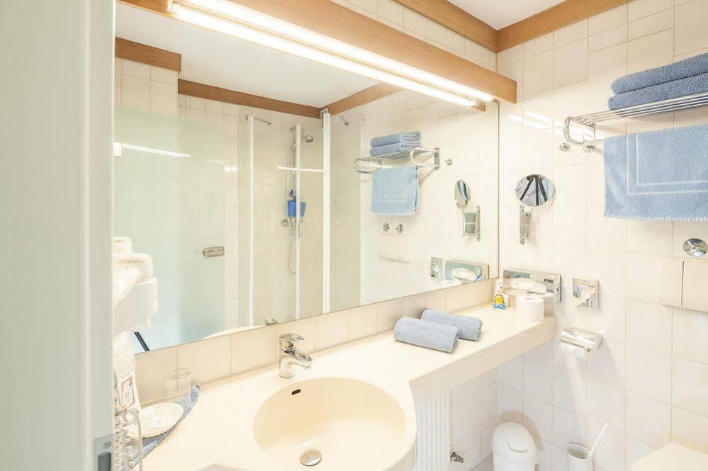 Hotel Blauer Karpfen โอเบอร์ชเลสไฮม์ ภายนอก รูปภาพ