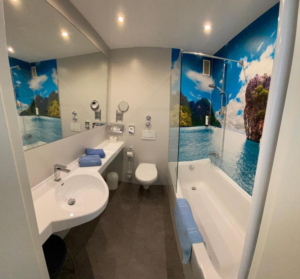 Hotel Blauer Karpfen โอเบอร์ชเลสไฮม์ ภายนอก รูปภาพ